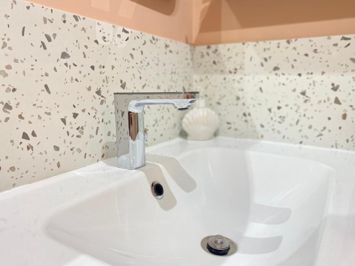 Studio La Petite Oasis- Ideal Couple - Calme - Balcon Sud - Lumineux - 10Min Du Centre & Plage - Proche Centre Juno Beach - Wifi Courseulles-sur-Mer Extérieur photo