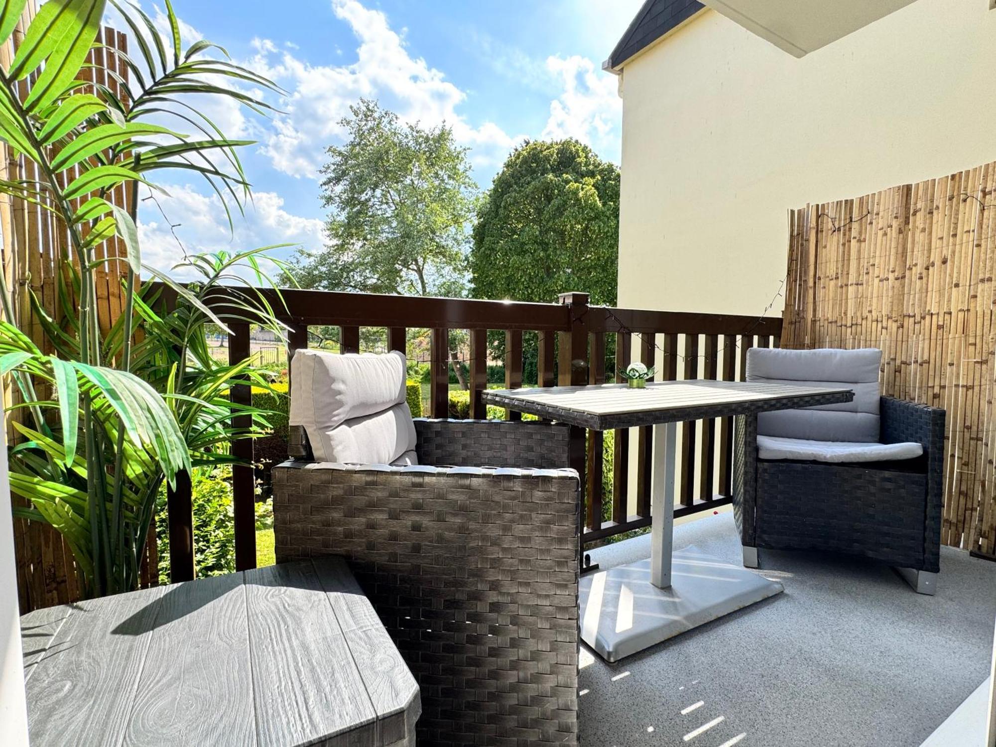 Studio La Petite Oasis- Ideal Couple - Calme - Balcon Sud - Lumineux - 10Min Du Centre & Plage - Proche Centre Juno Beach - Wifi Courseulles-sur-Mer Extérieur photo