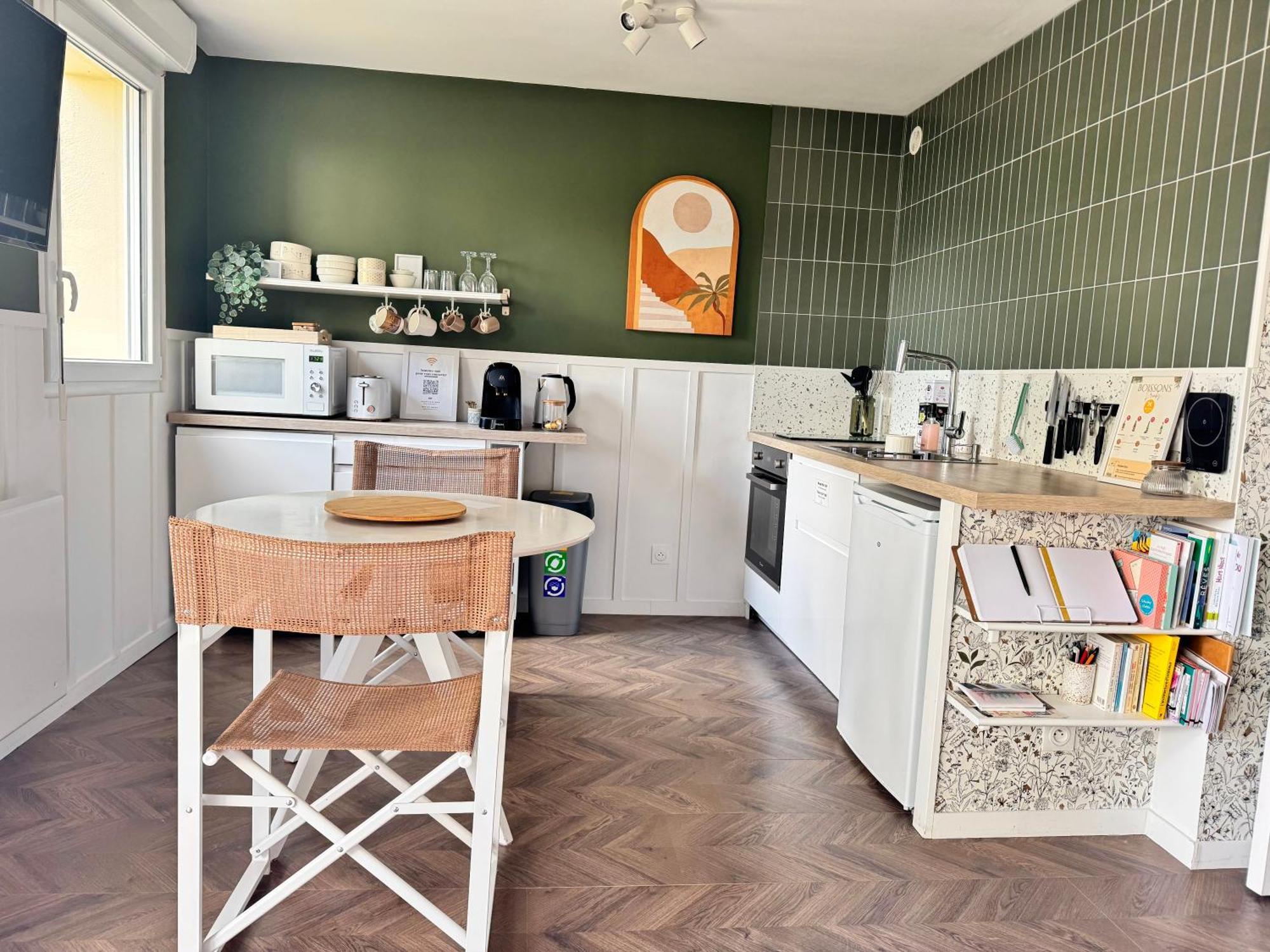 Studio La Petite Oasis- Ideal Couple - Calme - Balcon Sud - Lumineux - 10Min Du Centre & Plage - Proche Centre Juno Beach - Wifi Courseulles-sur-Mer Extérieur photo
