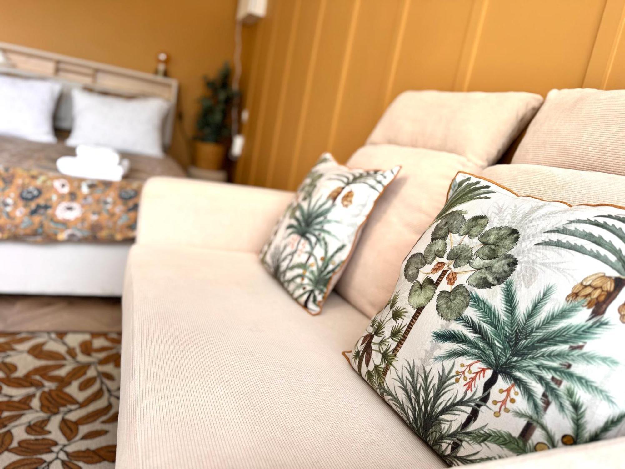 Studio La Petite Oasis- Ideal Couple - Calme - Balcon Sud - Lumineux - 10Min Du Centre & Plage - Proche Centre Juno Beach - Wifi Courseulles-sur-Mer Extérieur photo